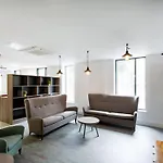 For Students Only Modern Living Ensuites In Apartamento